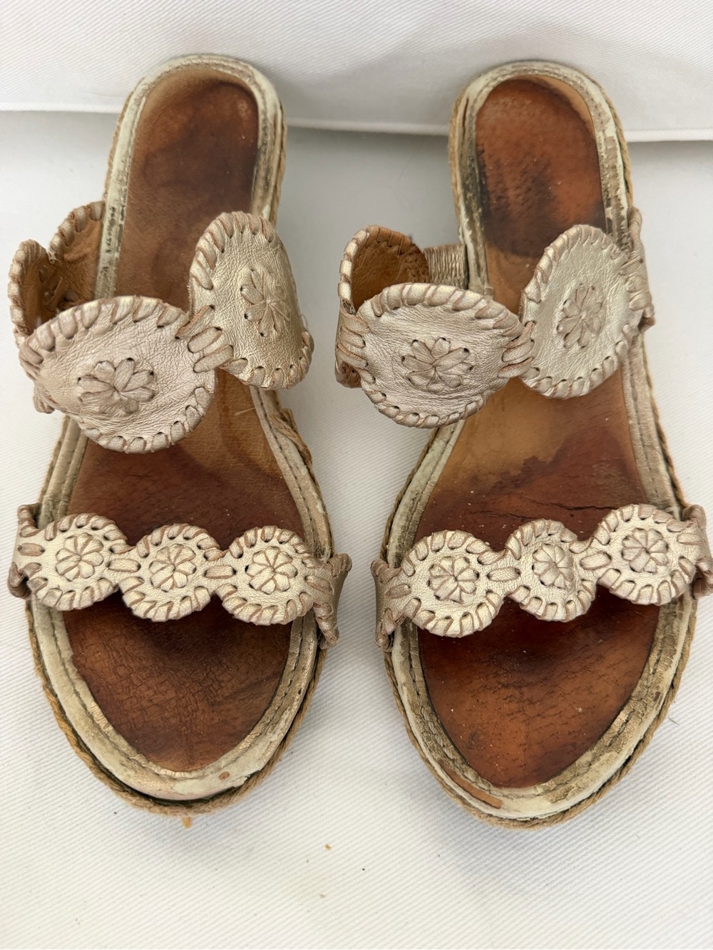 JACK ROGERS Women’s Gold Leather Wedge Sandal
